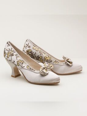 American Duchess Embroidered Cream Satin Bow Pumps with Gold Accents
